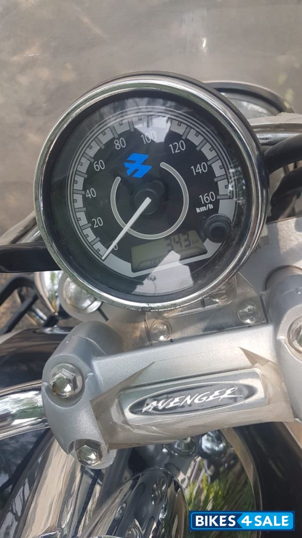Black Bajaj Avenger Cruise 220 Black Bajaj Avenger Cruise 220