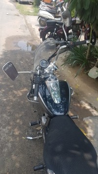 Black Bajaj Avenger Cruise 220