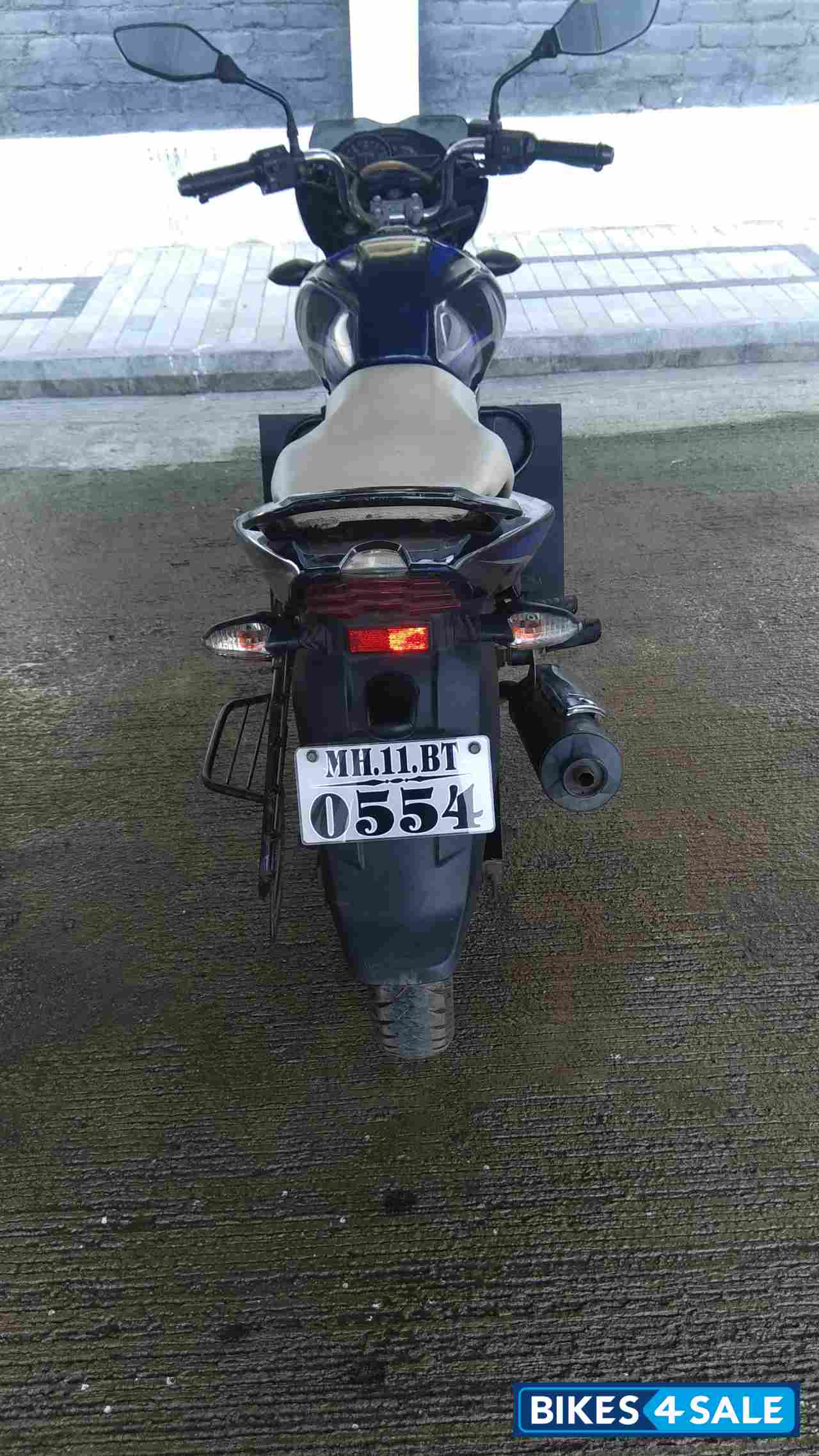 Blue Bajaj Discover 150 S