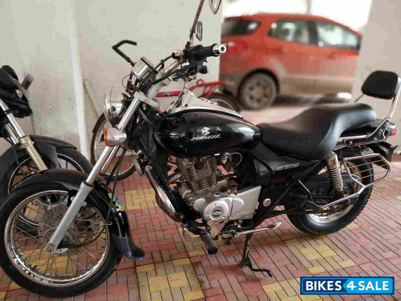 Bajaj Avenger 220 DTS-i