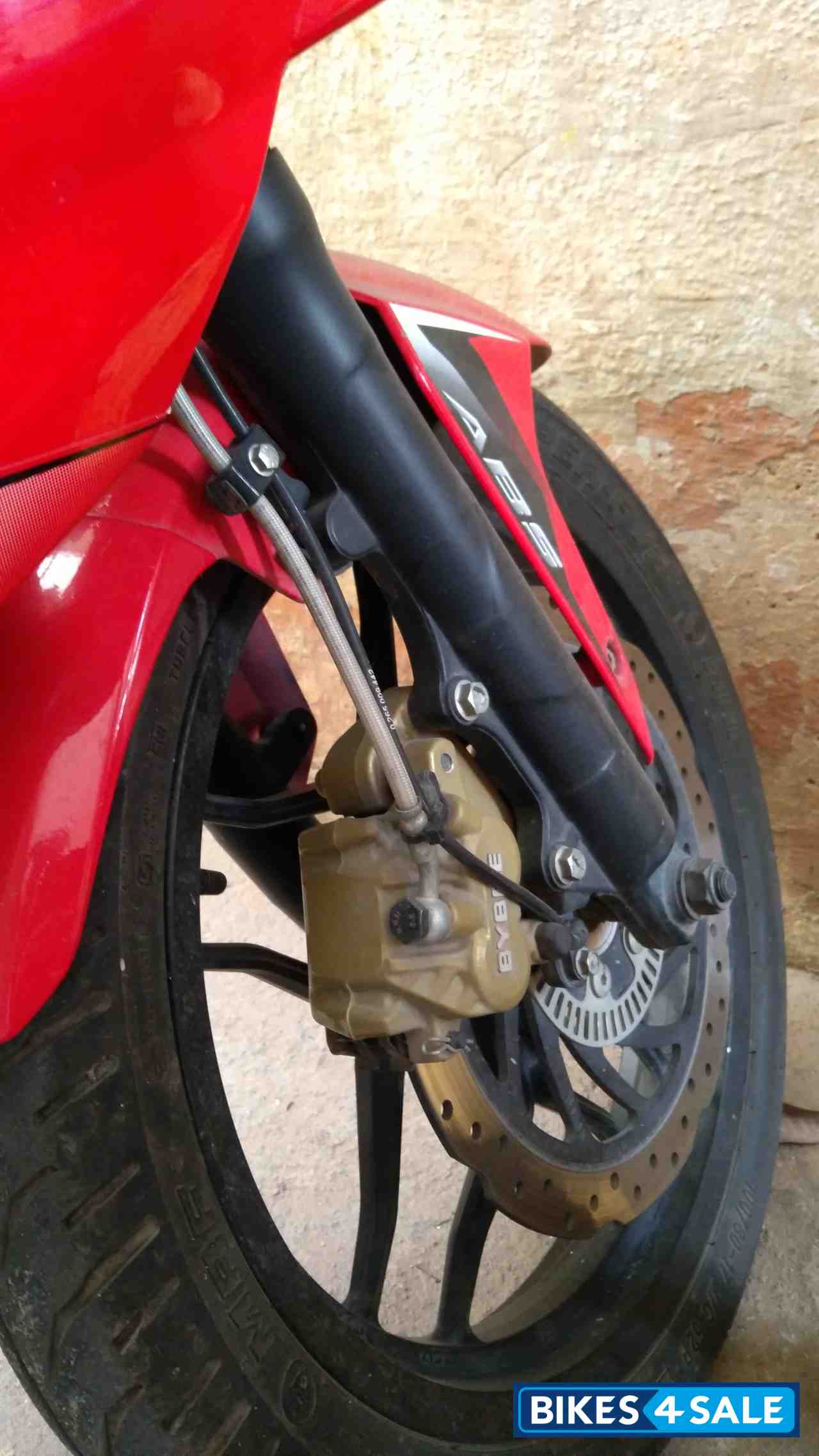 Bajaj Pulsar RS 200 ABS