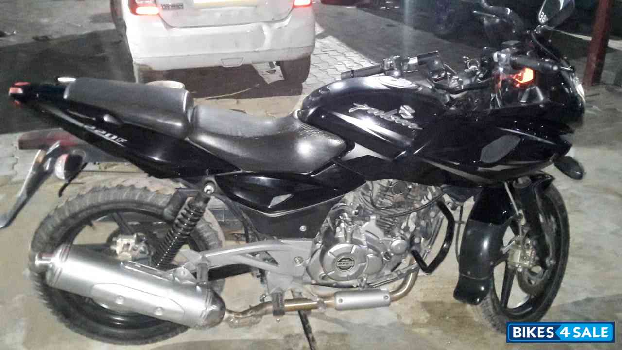 Black Bajaj Pulsar 220F