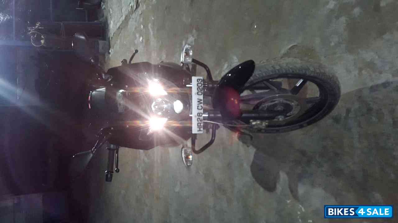 Black Bajaj Pulsar 220F