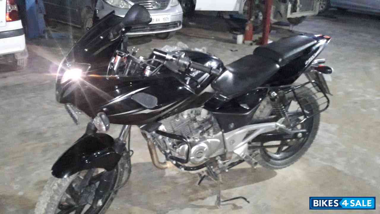 Black Bajaj Pulsar 220F