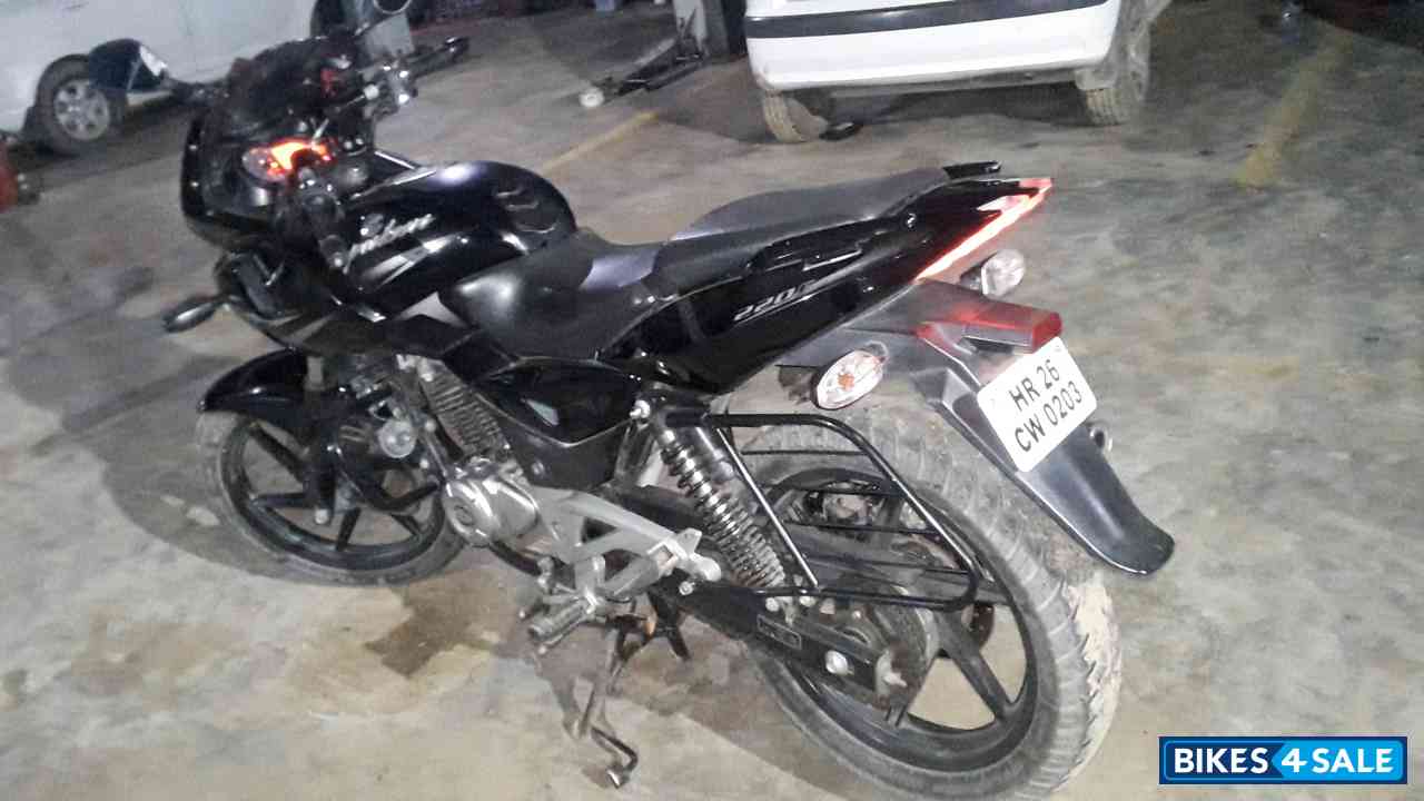 Black Bajaj Pulsar 220F