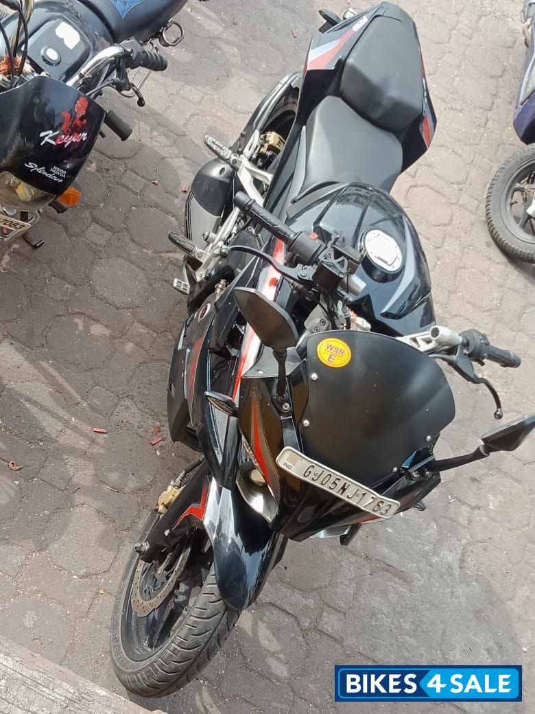 Black Bajaj Pulsar RS 200