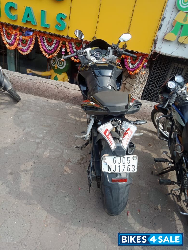 Black Bajaj Pulsar RS 200