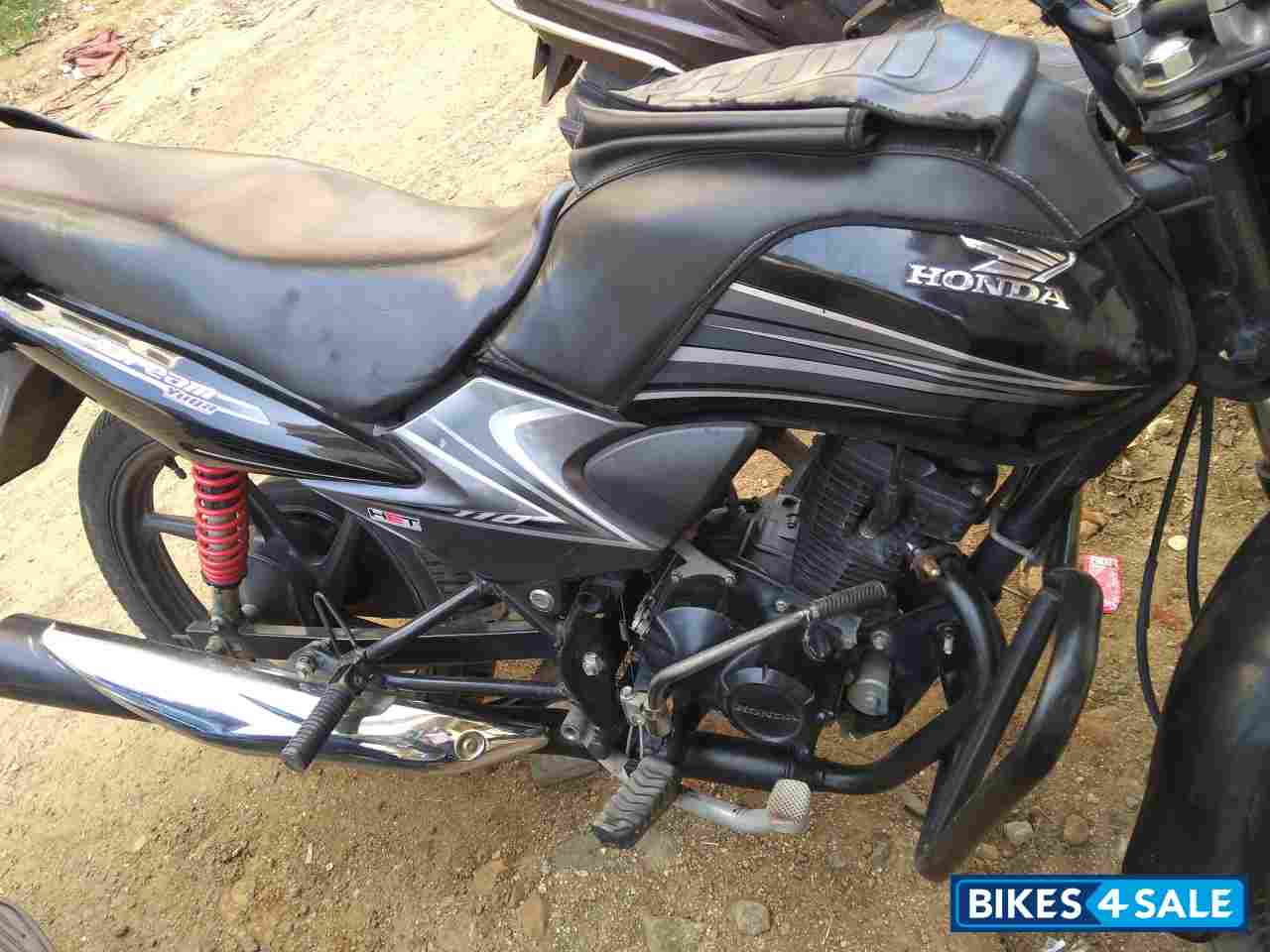 Grey Honda Dream Yuga