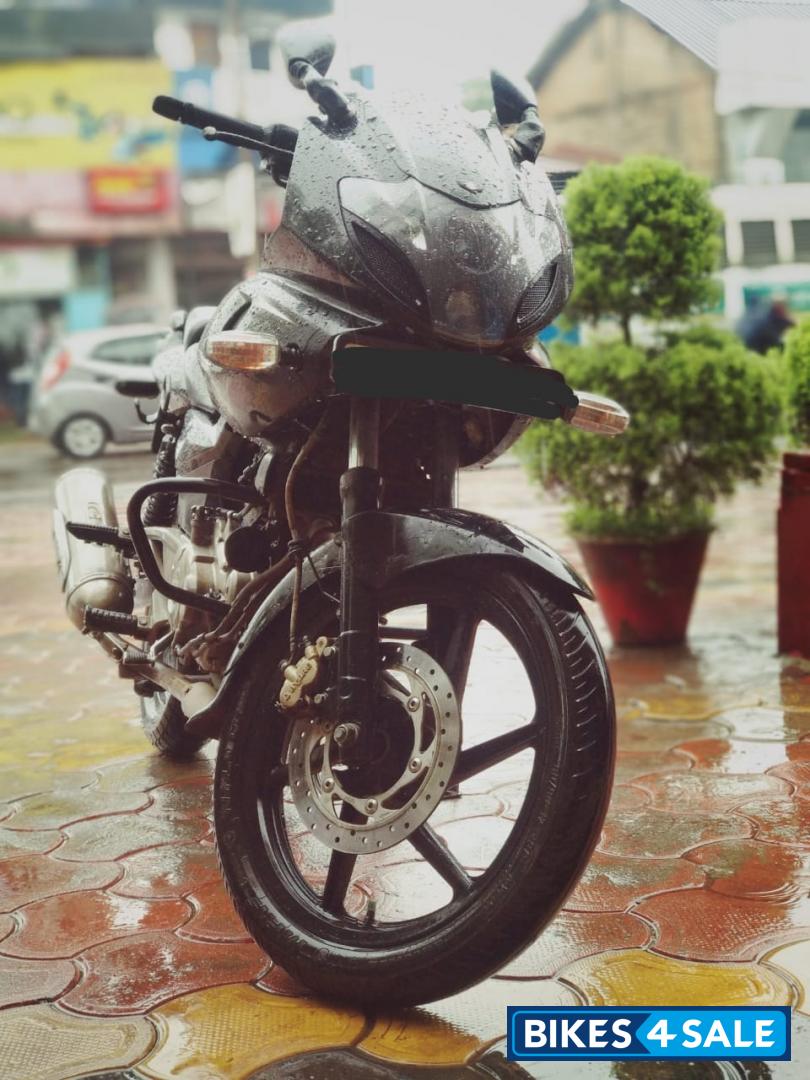 Bajaj Pulsar 220F