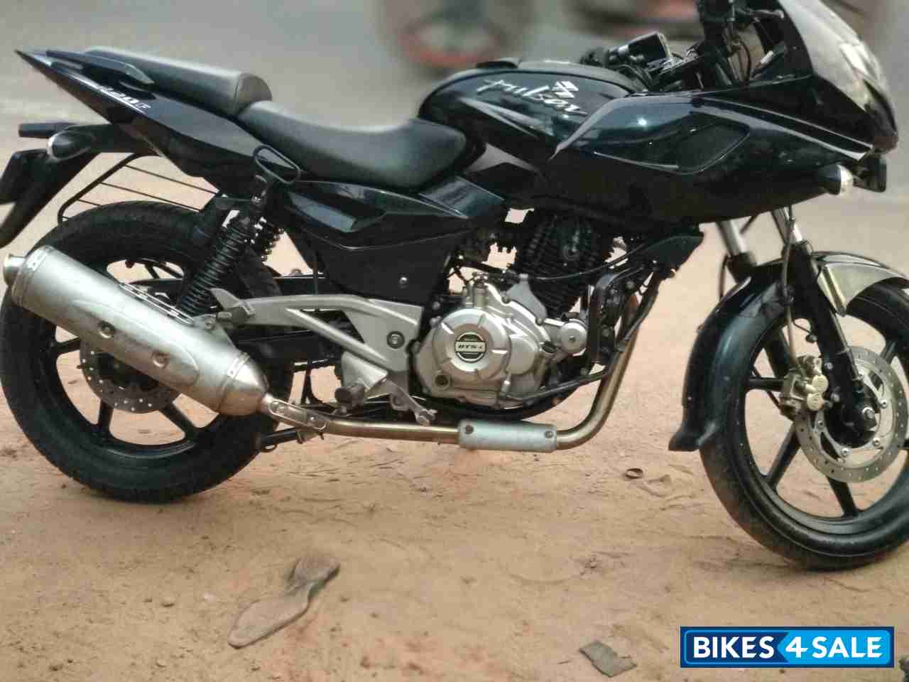 Bajaj Pulsar 220F