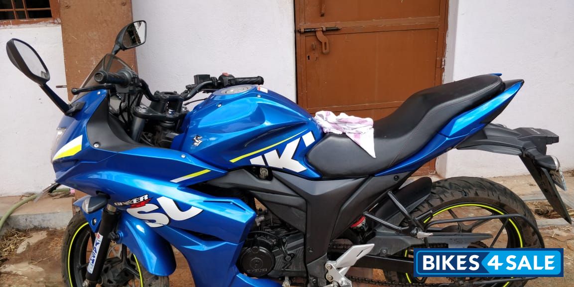 Blue Suzuki Gixxer SF SP
