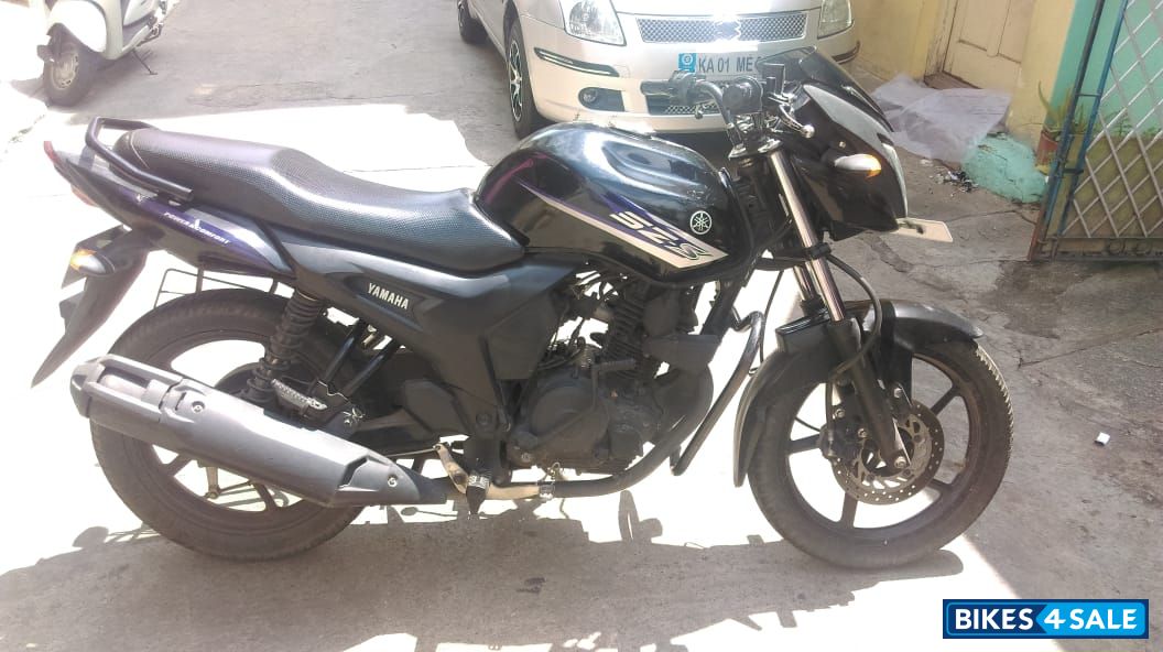 Black Yamaha SZ-S