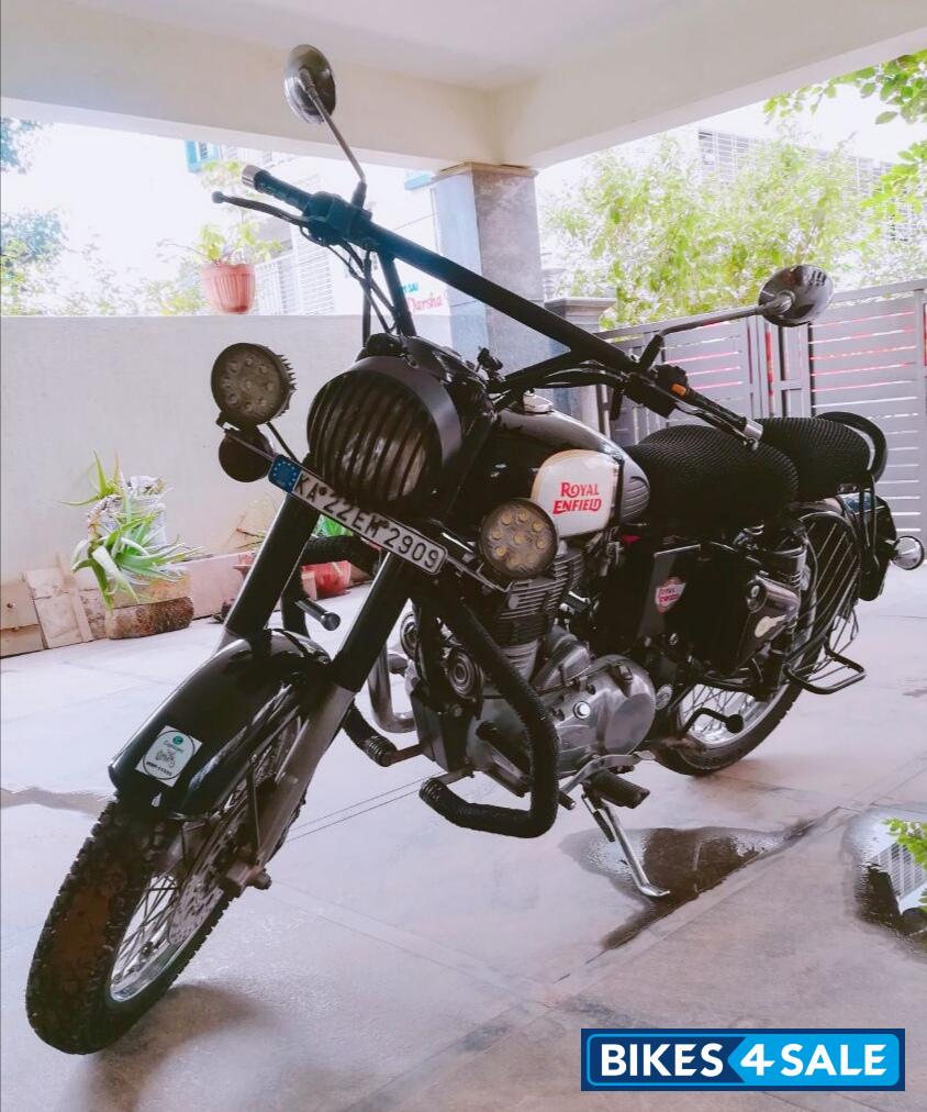 Black Royal Enfield Classic 350