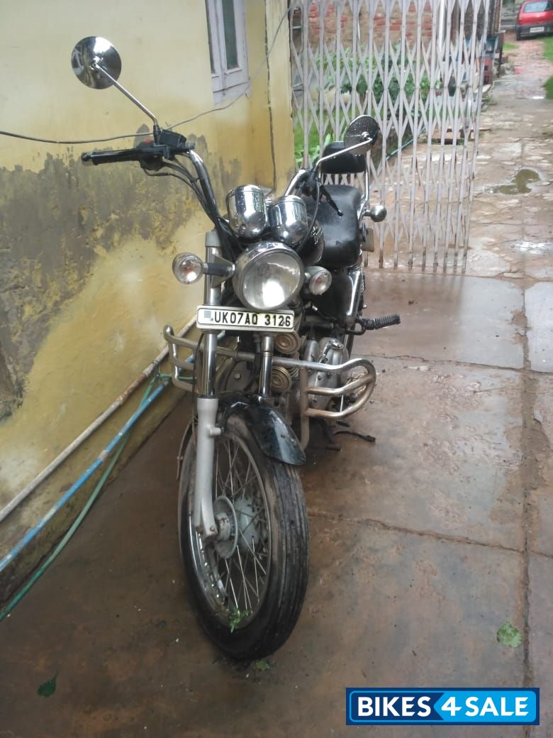 Black Royal Enfield Thunderbird 350