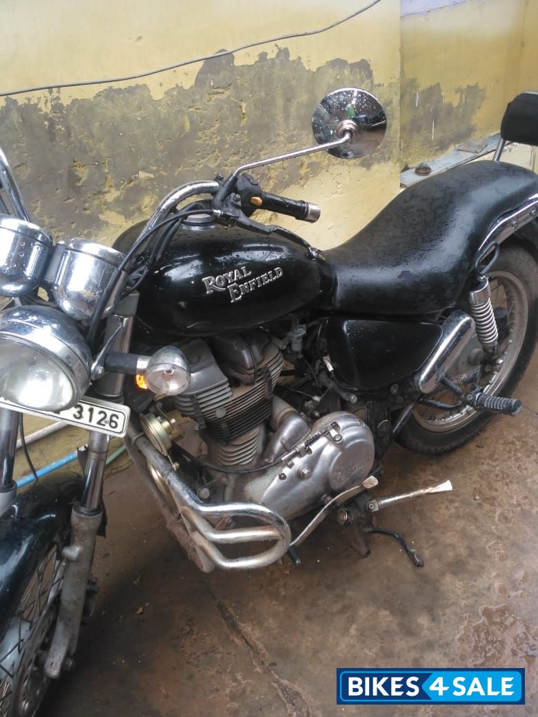 Black Royal Enfield Thunderbird 350