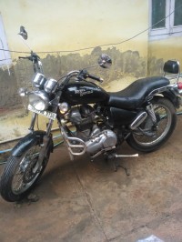 Black Royal Enfield Thunderbird 350