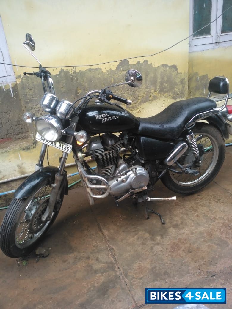 Black Royal Enfield Thunderbird 350