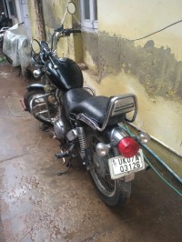 Black Royal Enfield Thunderbird 350