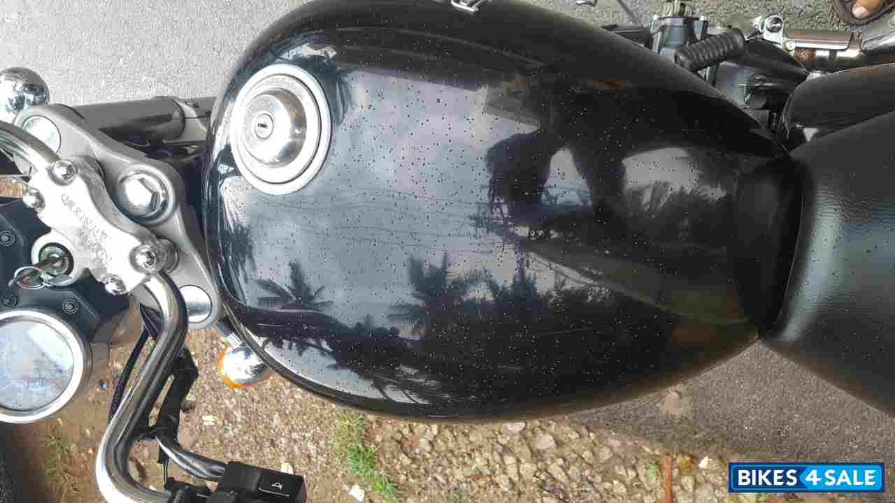 Black Royal Enfield Thunderbird 350