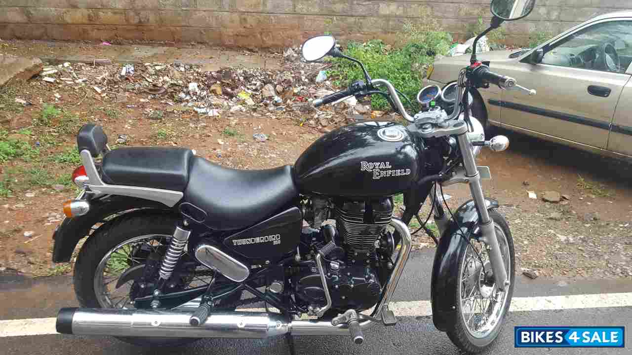 Black Royal Enfield Thunderbird 350
