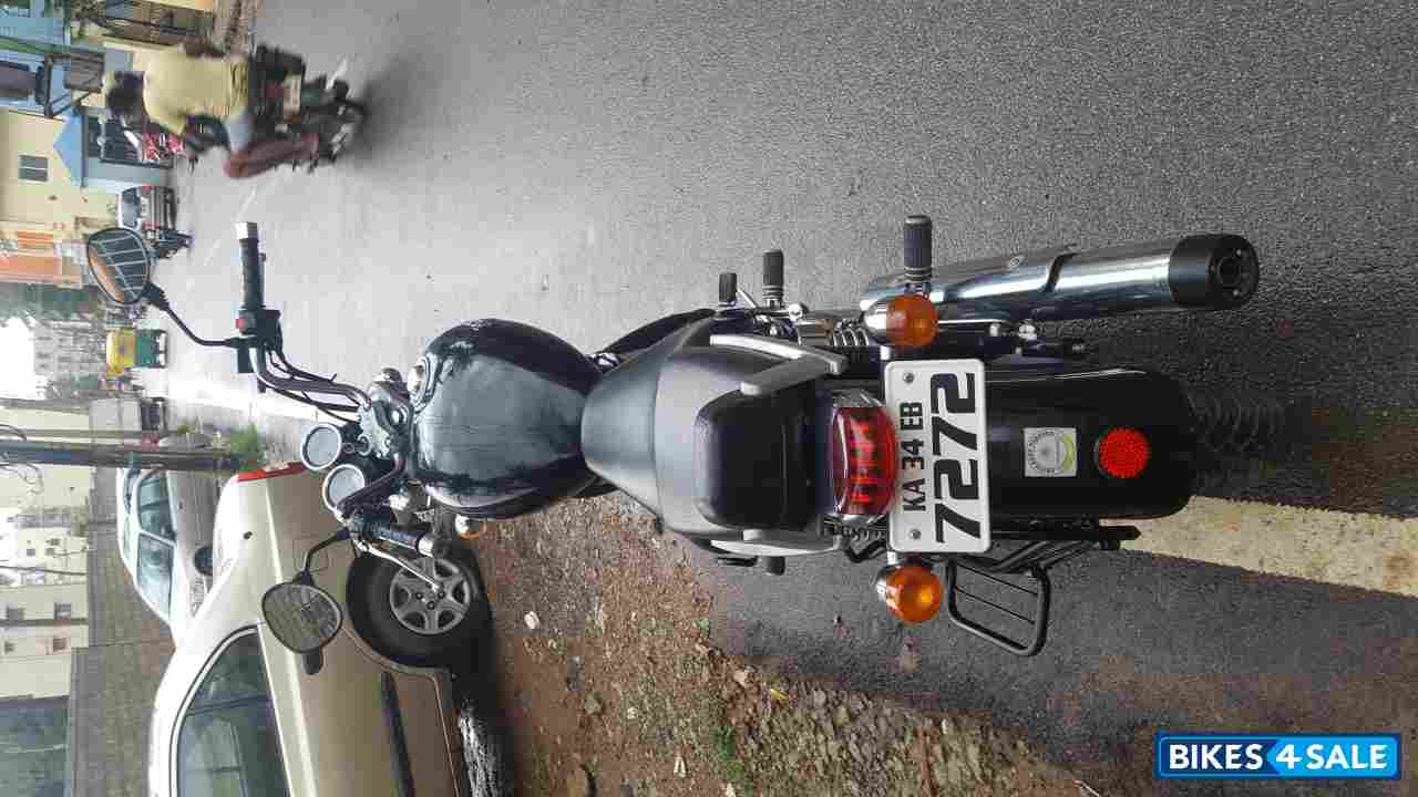 Black Royal Enfield Thunderbird 350