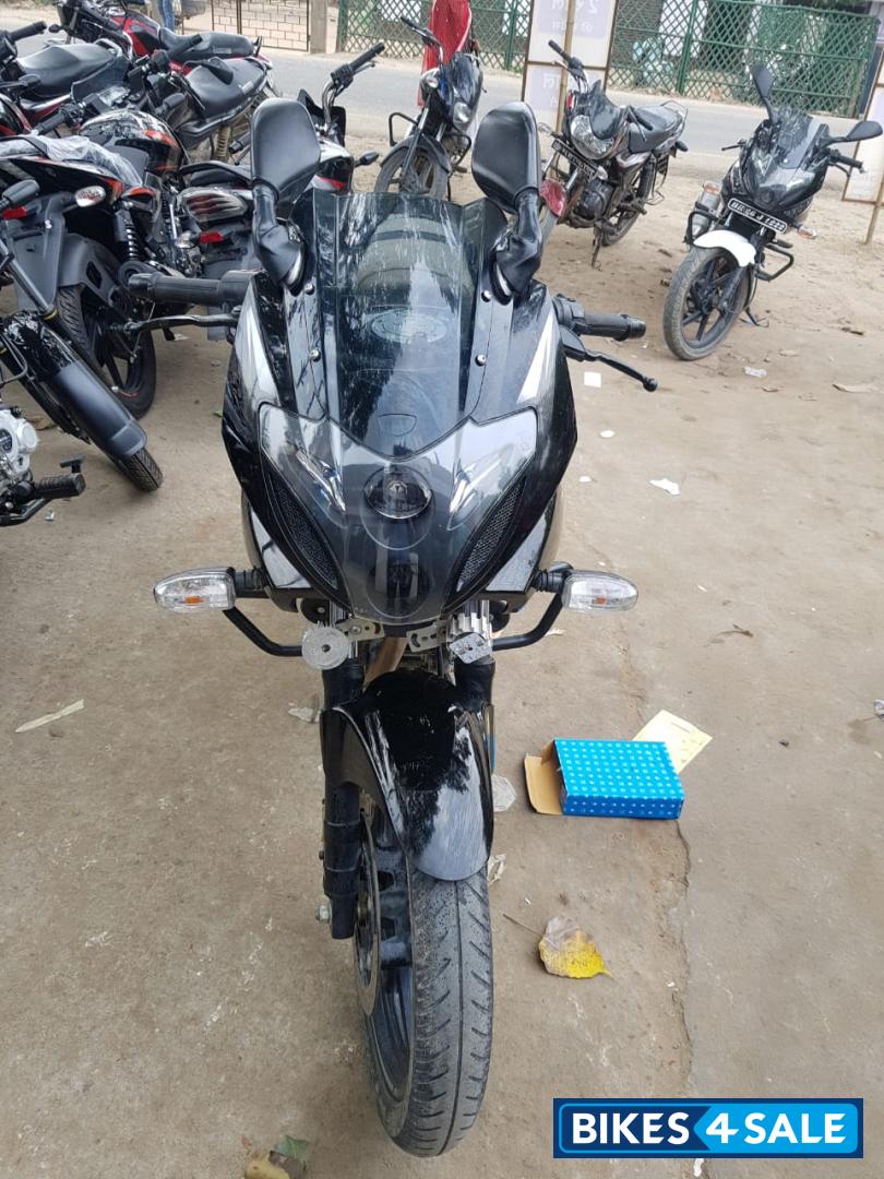 Black Silver Bajaj Pulsar 220F