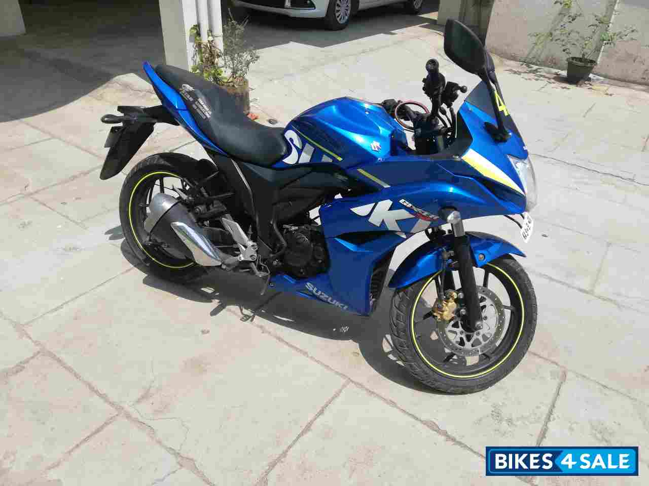 Blue Suzuki Gixxer SF