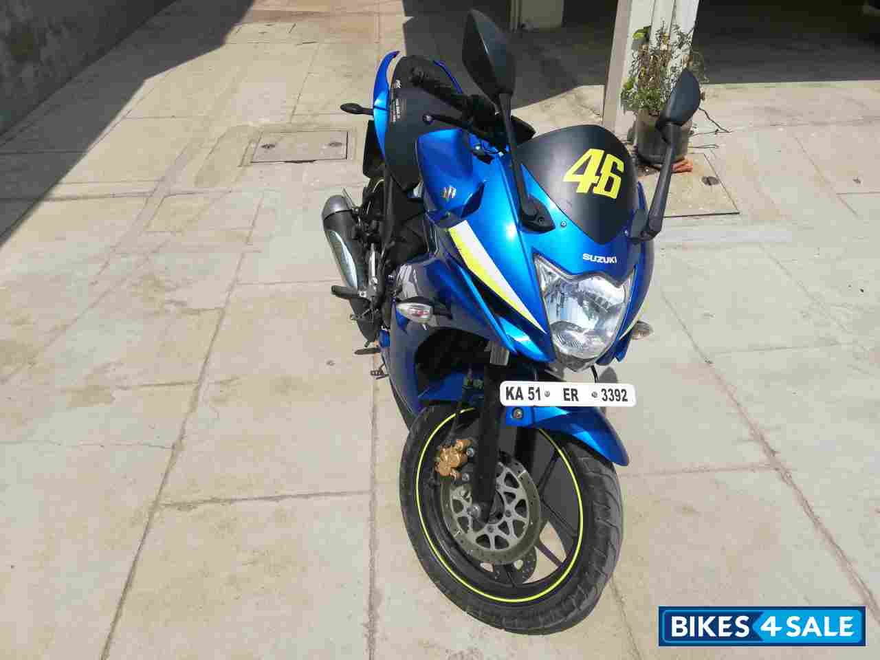Blue Suzuki Gixxer SF