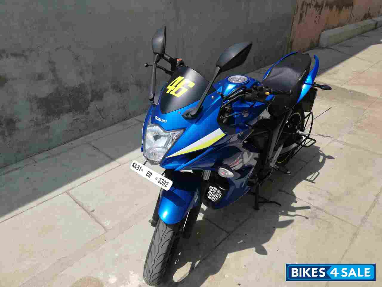 Blue Suzuki Gixxer SF