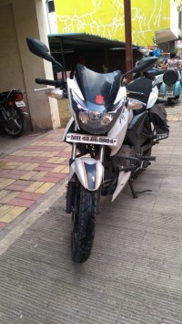 White TVS Apache RTR 160