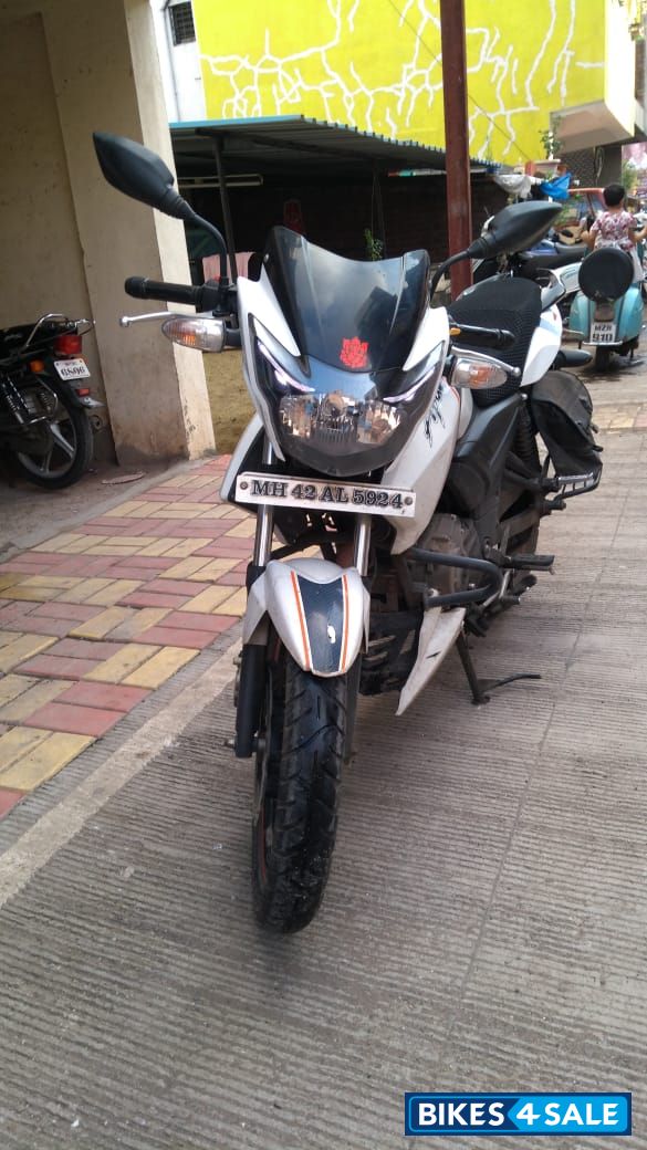 White TVS Apache RTR 160
