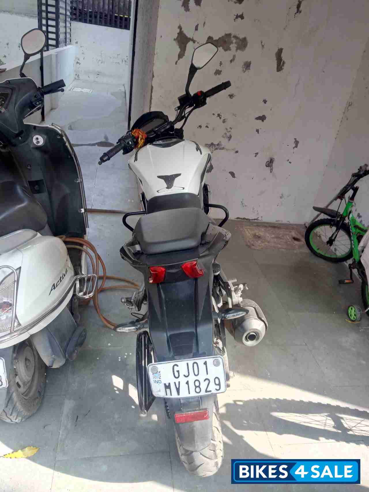 Bajaj Dominar 400 Disc