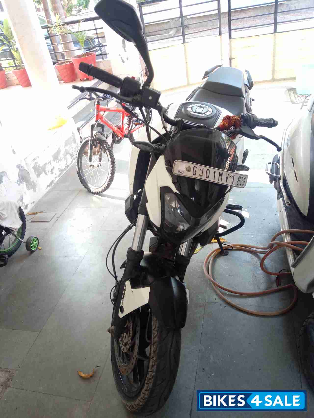 Bajaj Dominar 400 Disc