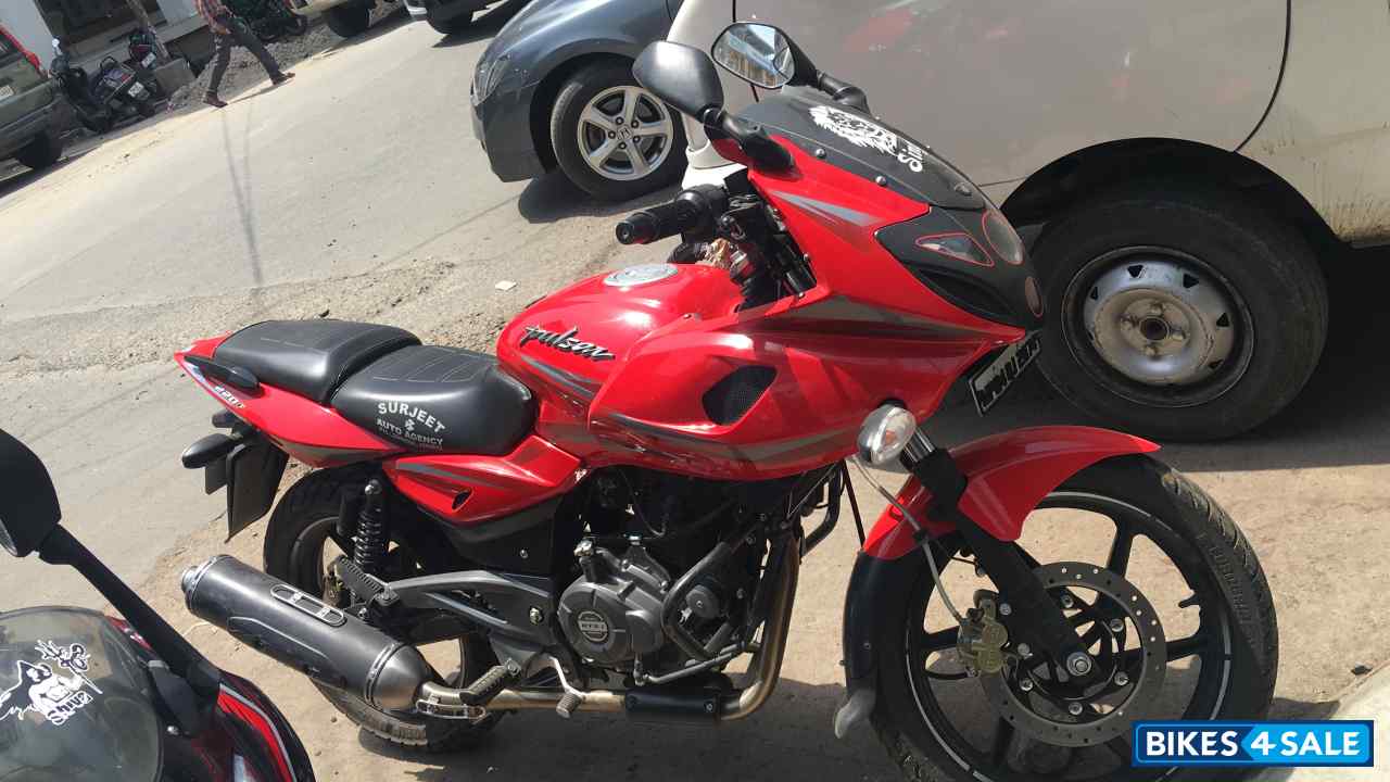 Red Bajaj Pulsar 220F