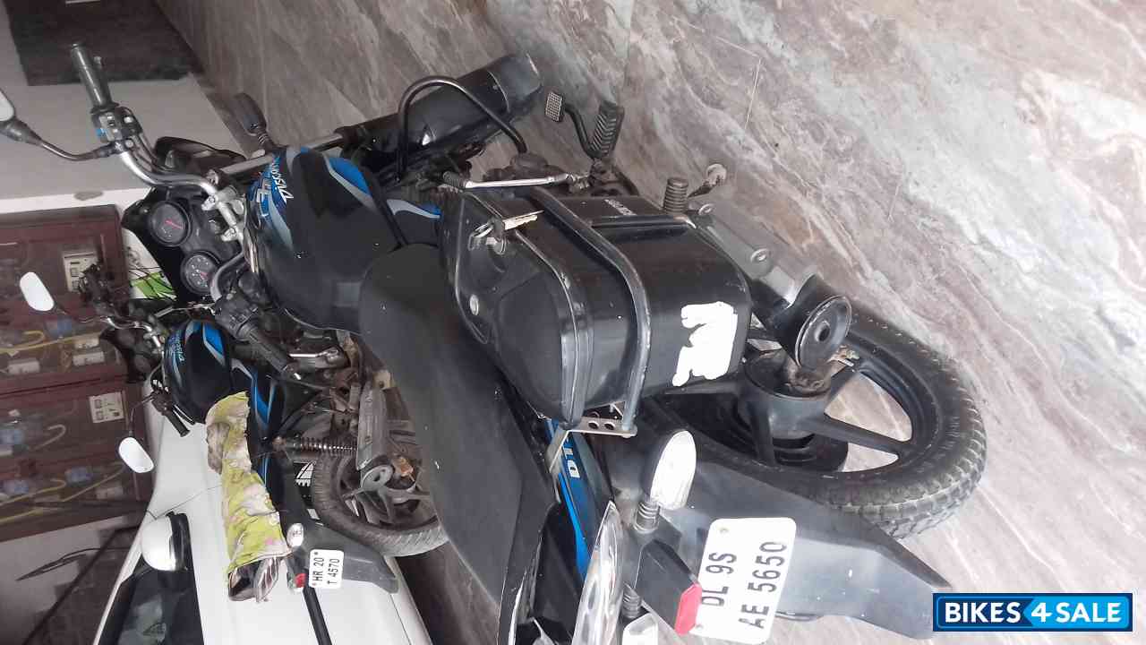 Blue/black Bajaj Discover 100 DTS-Si