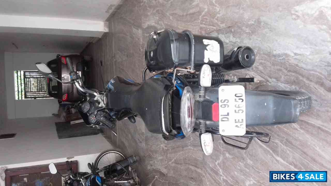 Blue/black Bajaj Discover 100 DTS-Si