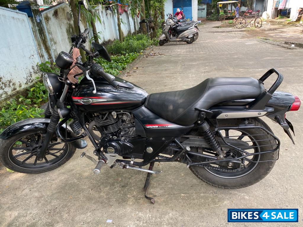 Black Bajaj Avenger Street 220