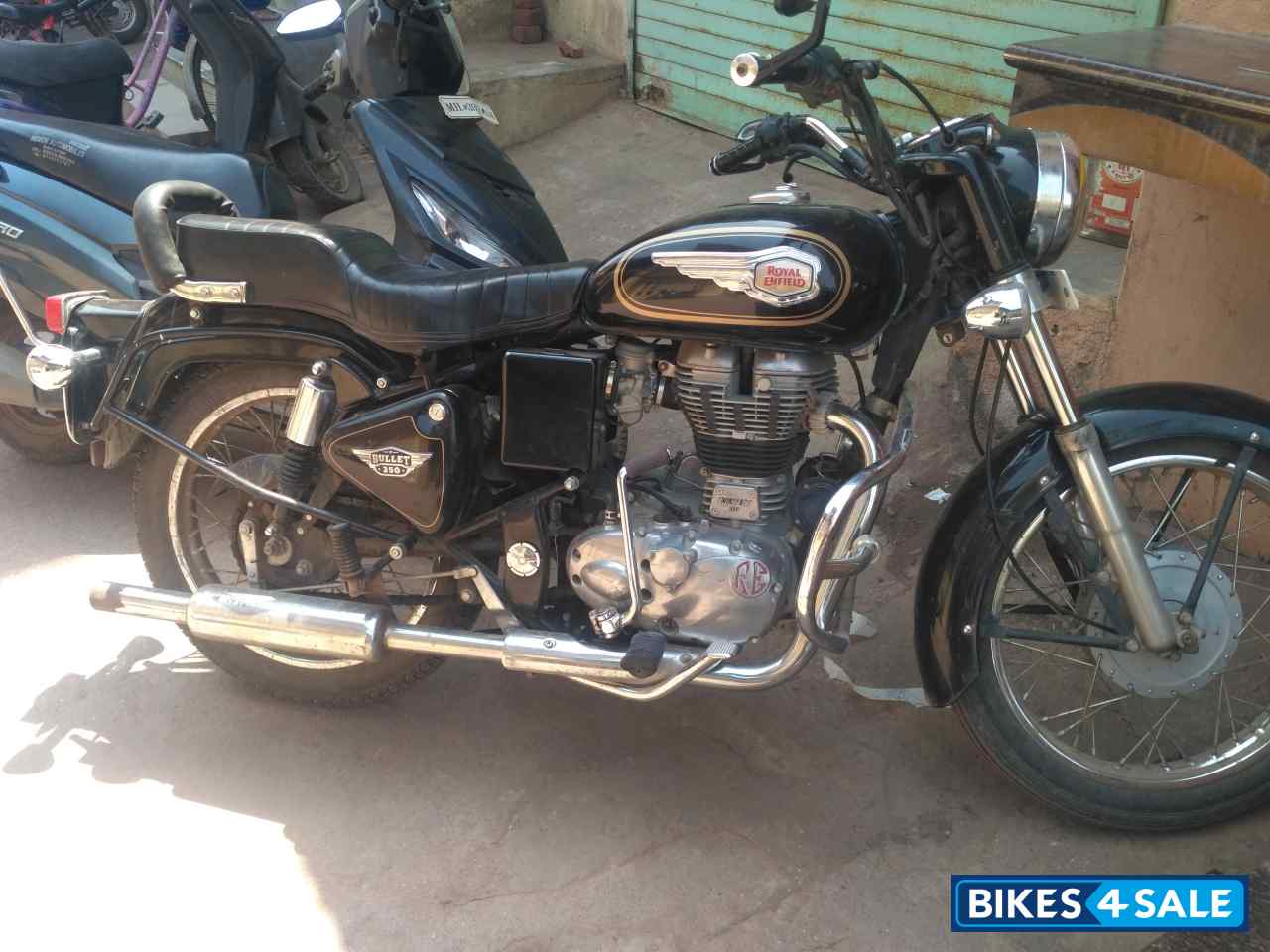 Black Standader Royal Enfield Bullet Standard 350