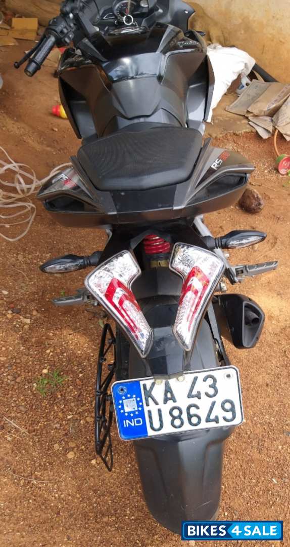 Black And Grey Bajaj Pulsar RS 200 ABS