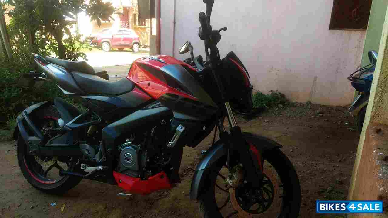 Red Bajaj Pulsar 200 NS