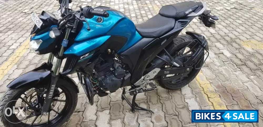 Blue Yamaha FZ25