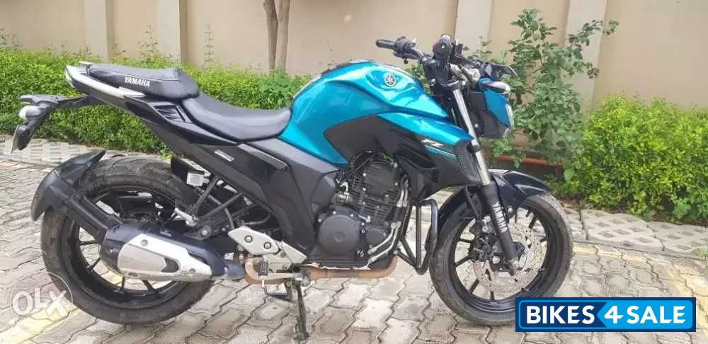 Blue Yamaha FZ25