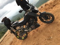 Matte Black KTM Duke 200