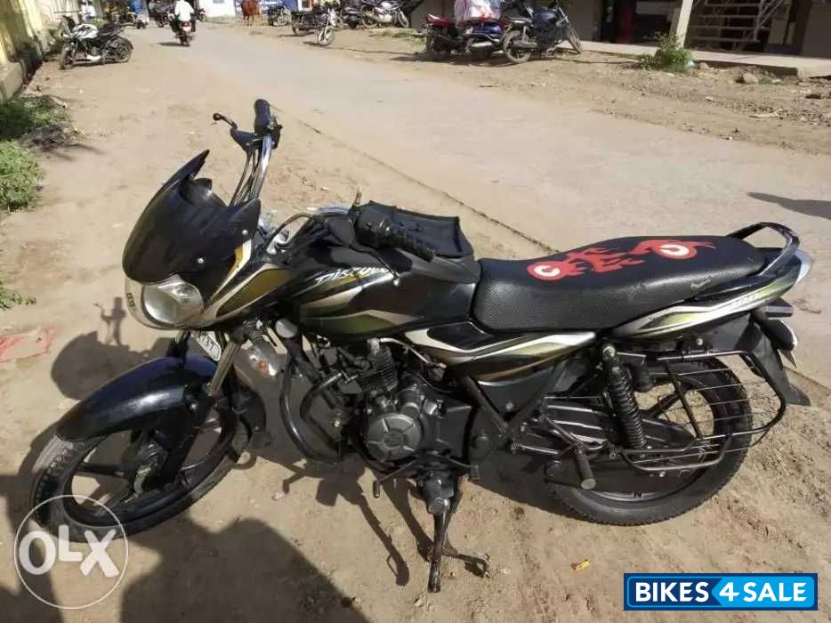 Black Bajaj Discover 100 DTS-Si
