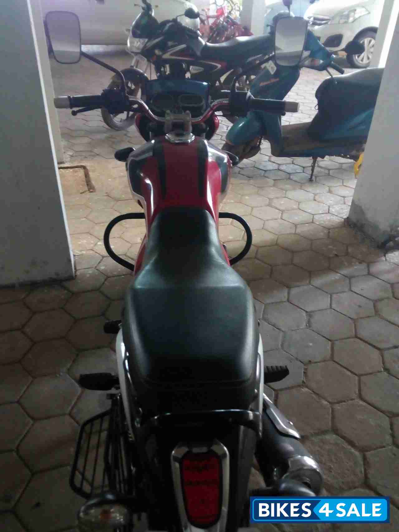 Red Bajaj V15
