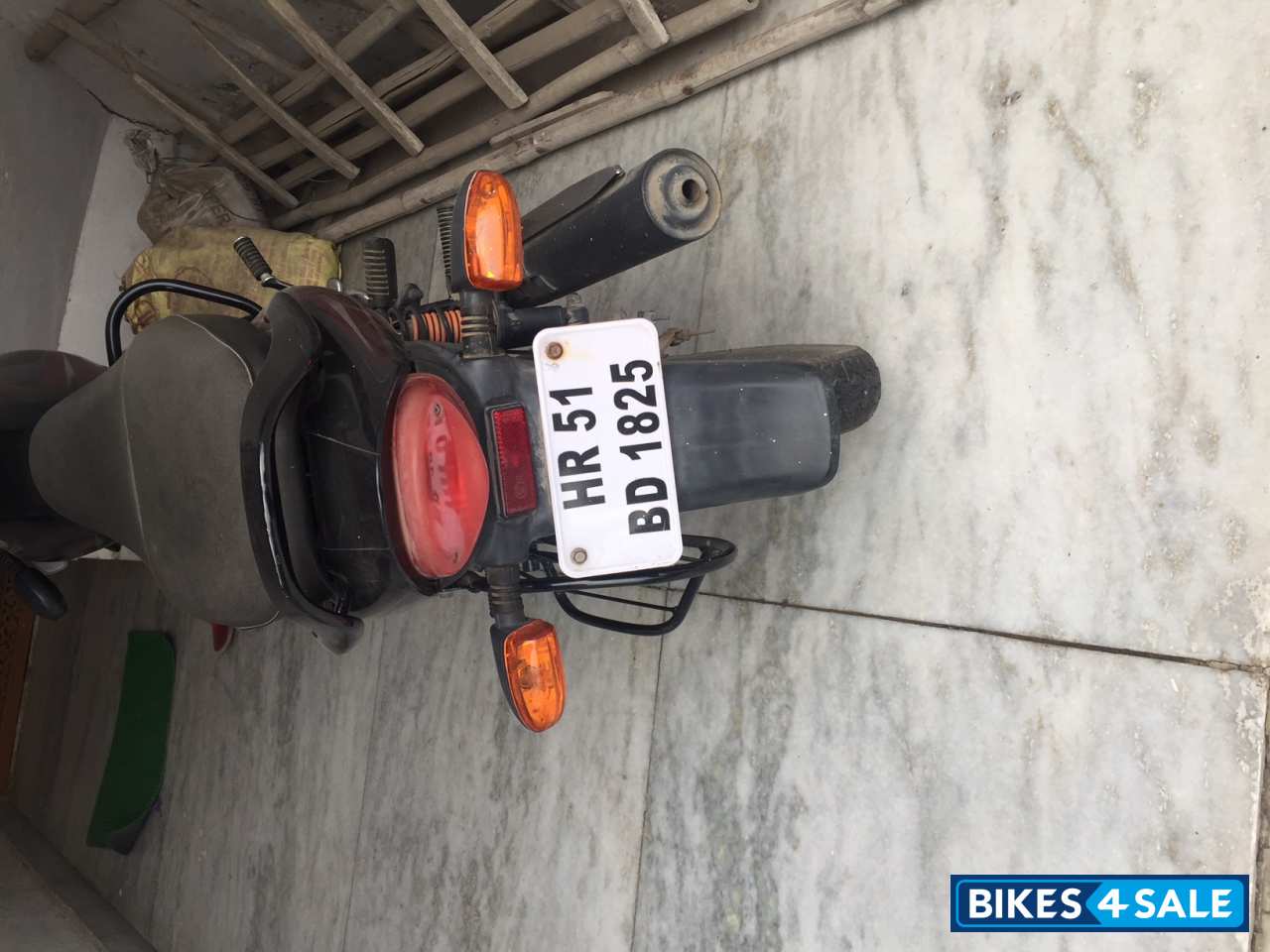 Black Bajaj Platina 100