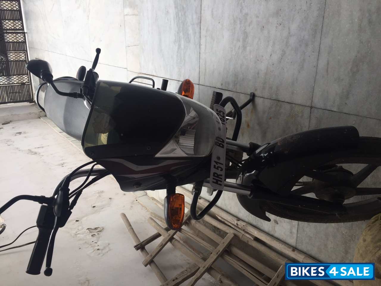 Black Bajaj Platina 100