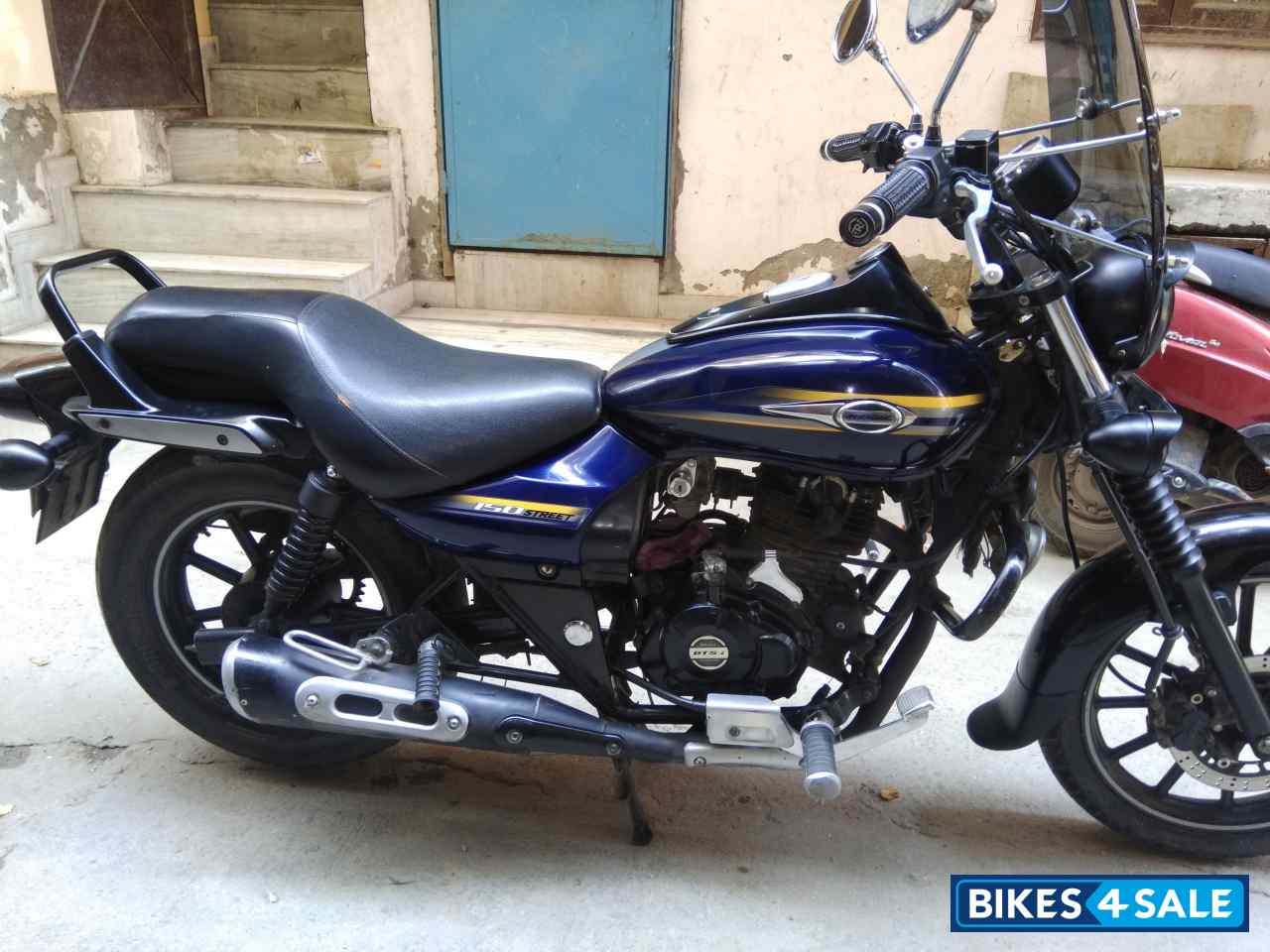 Blue Bajaj Avenger Street 150