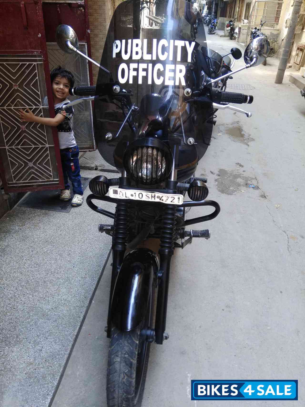 Blue Bajaj Avenger Street 150