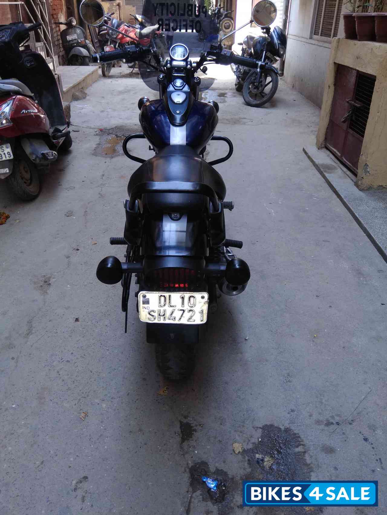 Blue Bajaj Avenger Street 150